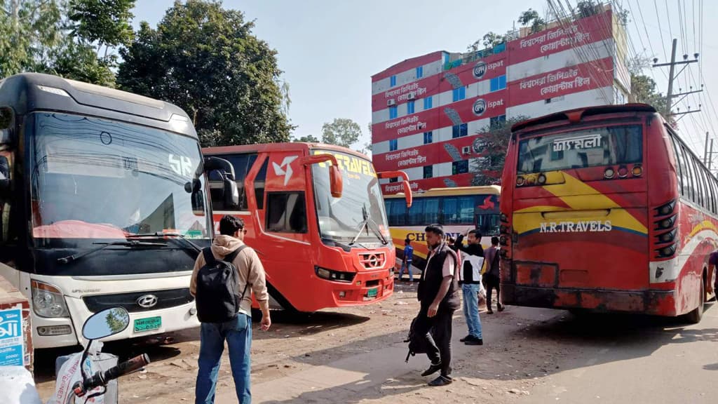 ‘অজানা আতঙ্কে’ যাত্রী নেই