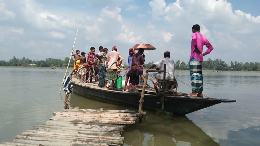 সুবর্ণখালি নদীতে সেতু নেই, দুর্ভোগে মানুষ