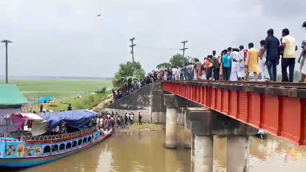 আখাউড়ায় ট্রেনের ধাক্কা ও নদীতে ডুবে নিহতের ঘটনায় তদন্ত কমিটি গঠন