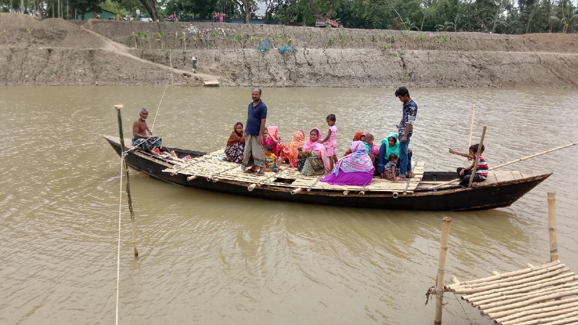 বুধইল-করিমনগর ঘাটে নেই সেতু, দুর্ভোগে ৩০ হাজার মানুষ 