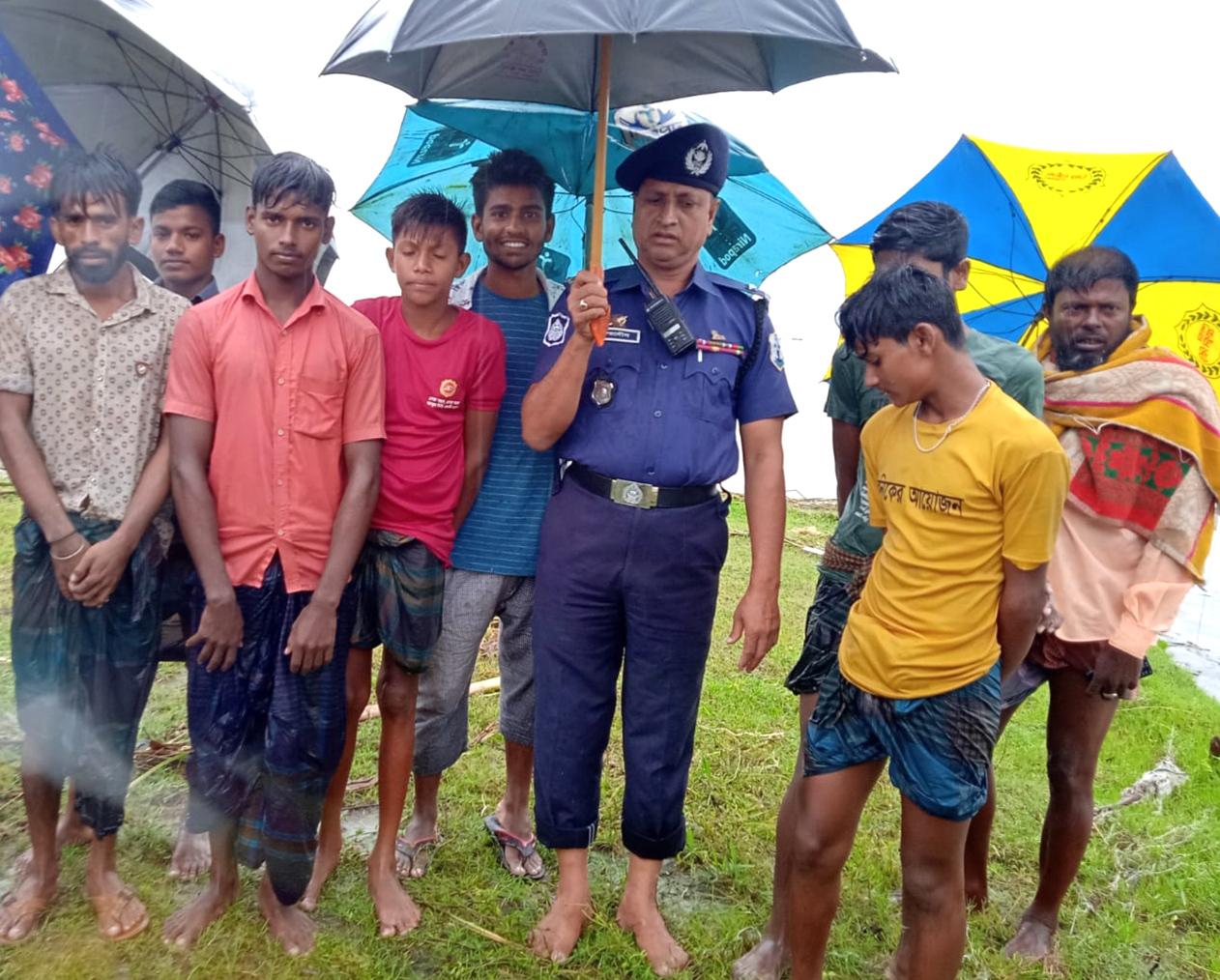 আবদুল্যাহর চরে ডুবে যাওয়া নৌকার ৮ জেলে উদ্ধার