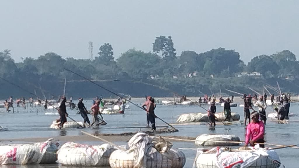 পঞ্চগড়ে শৈত্যপ্রবাহ, বিপাকে খেটে খাওয়া মানুষ