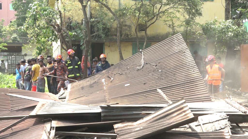 ব্রাহ্মণবাড়িয়ায় পরিত্যক্ত স্কুলঘর ধসে পড়ে ৪ শিক্ষার্থী আহত 