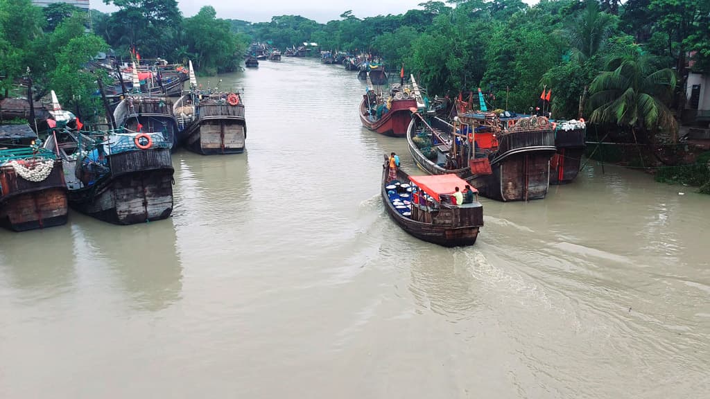 বঙ্গোপসাগরে জেলে নিখোঁজ, চলছে উদ্ধার অভিযান