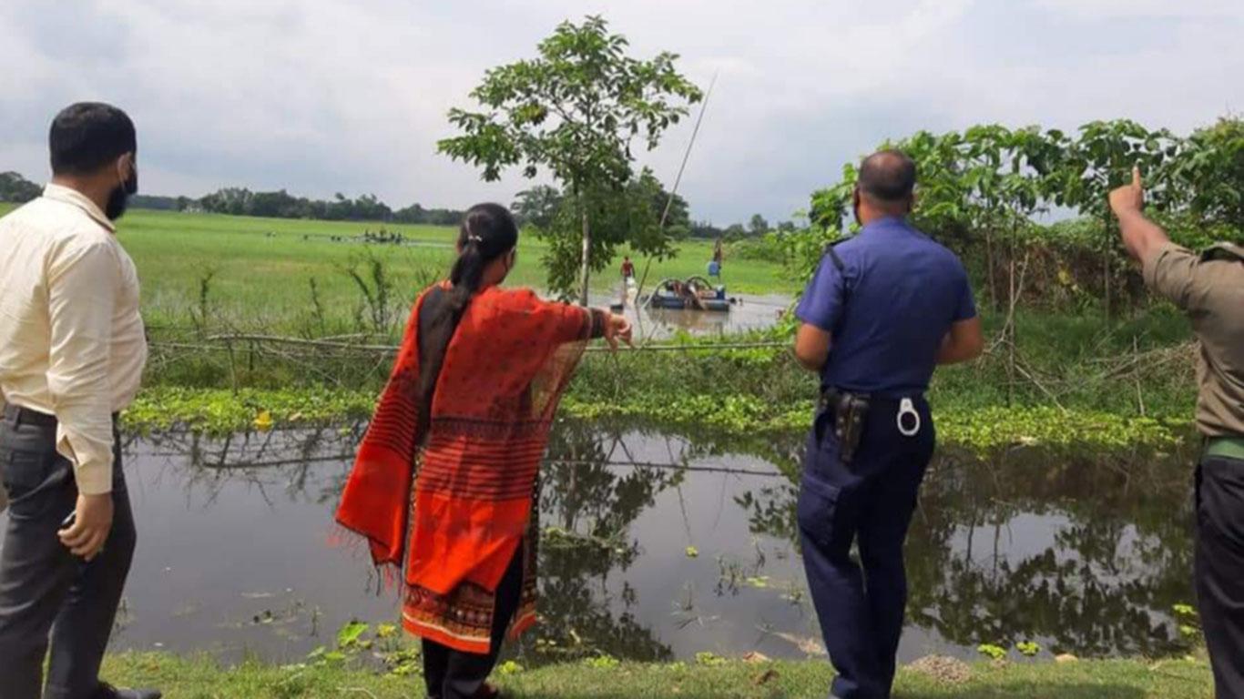 হাজীগঞ্জে ৯টি ড্রেজার জব্দ, ৬ লাখ টাকা জরিমানা