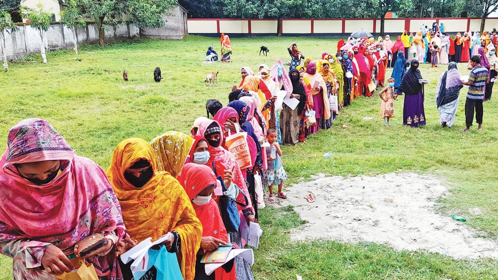 স্বস্তিতে টিকা নিয়েছে মানুষ