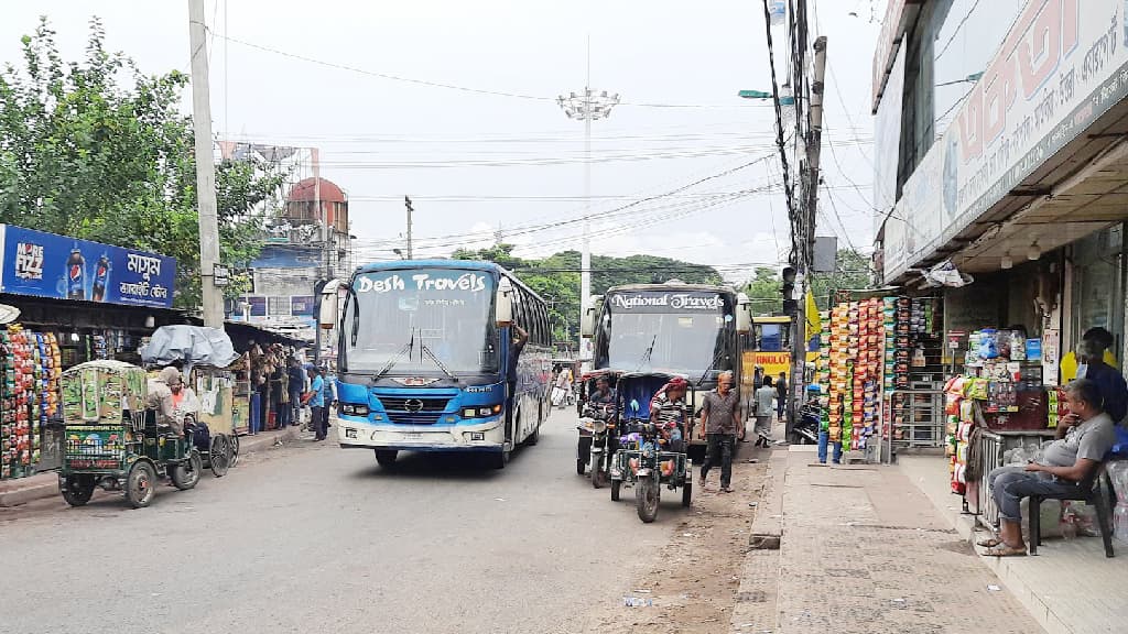 রাজশাহীতে ভাড়া বাড়েনি, সড়কে কমেছে বাস