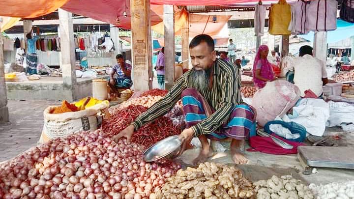 চাল তেল ডাল চিনির দামে  অস্বস্তি, বিপাকে মানুষ