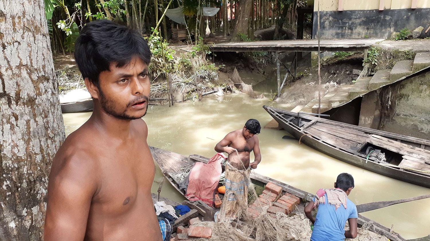 দুশ্চিন্তায় ৪ শতাধিক জেলে