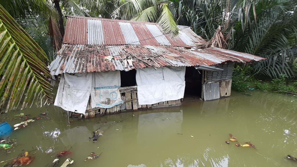 বাগেরহাটে জোয়ারে নিম্নাঞ্চল প্লাবিত, পানিবন্দী সহস্রাধিক পরিবার 