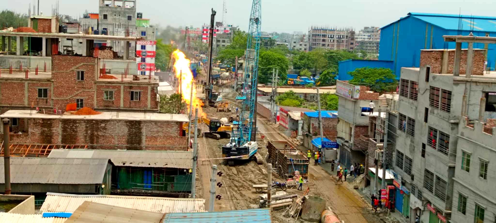 নারায়ণগঞ্জের বিসিকে গ্যাসের পাইপ ফেটে আগুন, বন্ধ সংযোগ 