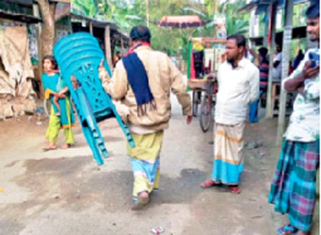 নির্বাচনে হেরে চেয়ার ফিরিয়ে নিলেন প্রার্থী