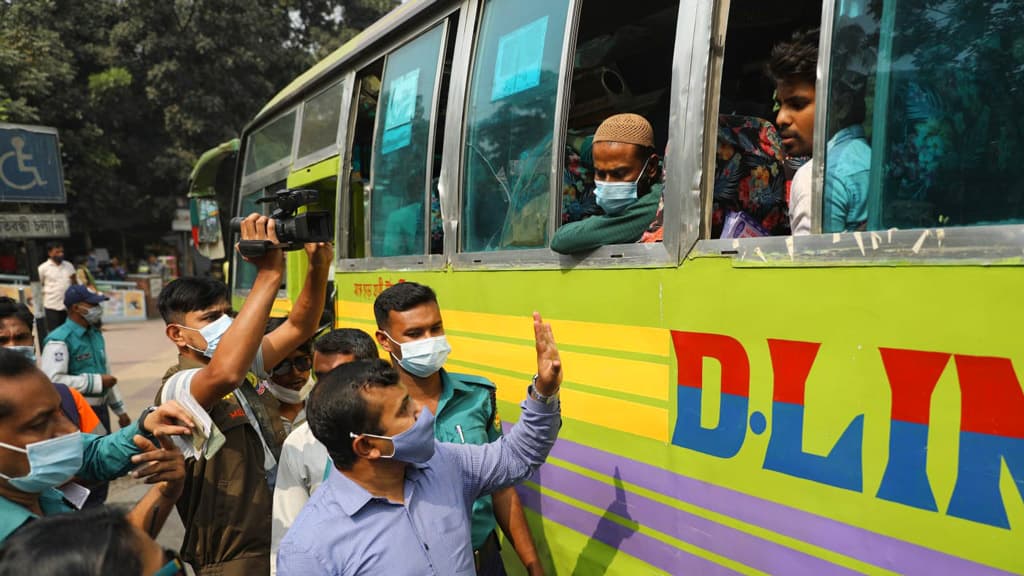 বাসে অতিরিক্ত ভাড়া আদায়ে পৌনে ৪ লাখ টাকা জরিমানা