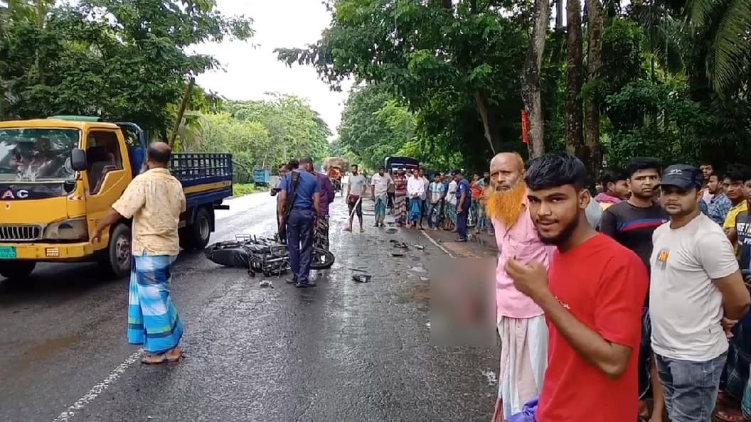 ফকিরহাটে ট্রাক চাপায় মোটরসাইকেলচালক নিহত