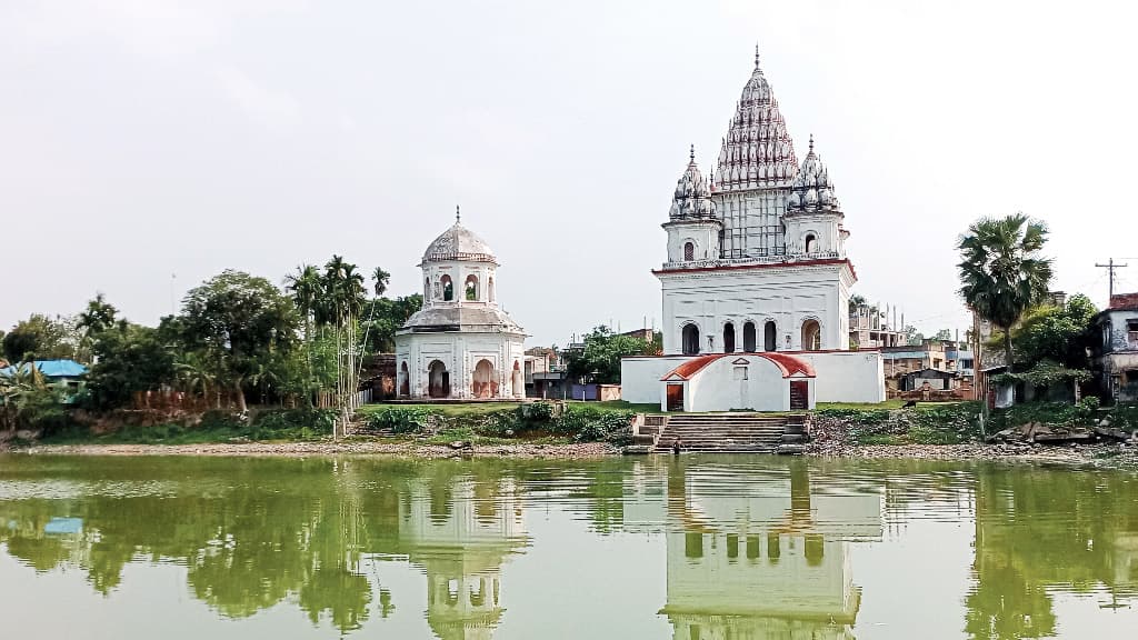 ঘুরে আসুন পুঠিয়া রাজবাড়ি