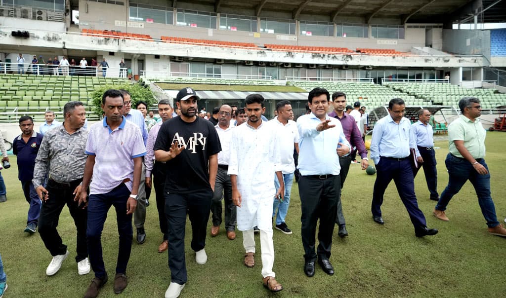 ছবিতে ক্রীড়া উপদেষ্টার প্রথম বিসিবি কার্যালয় পরিদর্শন