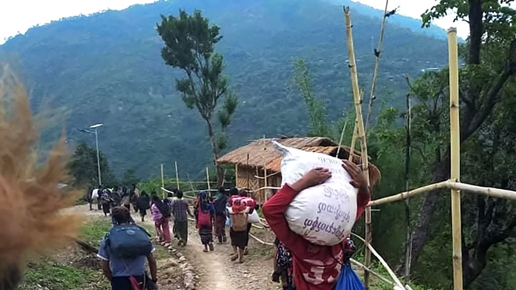 মিয়ানমারে বিপর্যস্ত অর্থনীতি, বাংলাদেশ থেকে পাচার হচ্ছে খাদ্যপণ্য ও জ্বালানি