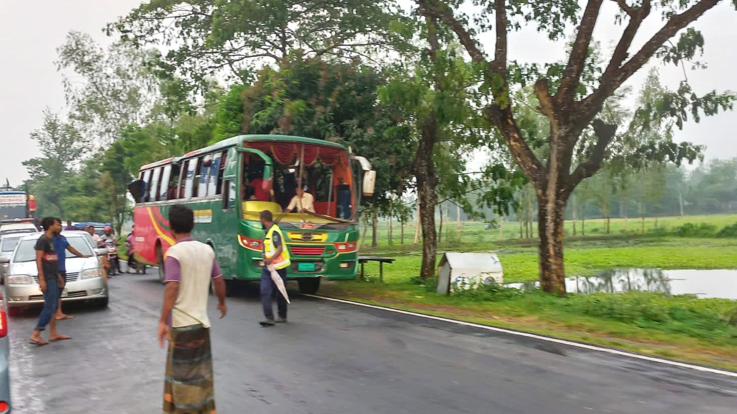 রংপুরে সড়ক দুর্ঘটনায় নিহত ২, আহত ১২