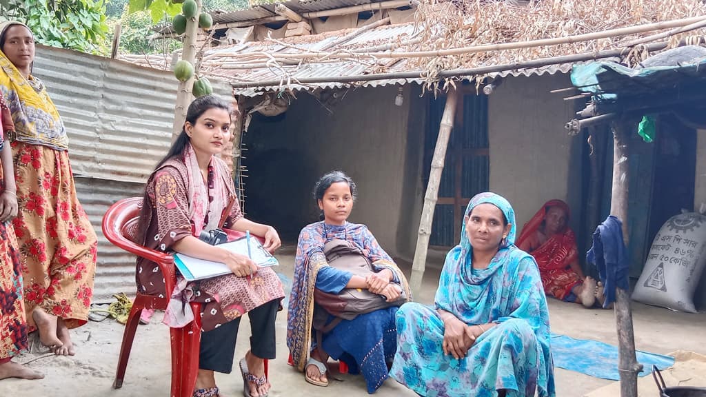 নবাবগঞ্জের সেই মোর্শেদার বাড়ি পরিদর্শন করল আন্তর্জাতিক সাহায্য সংস্থা