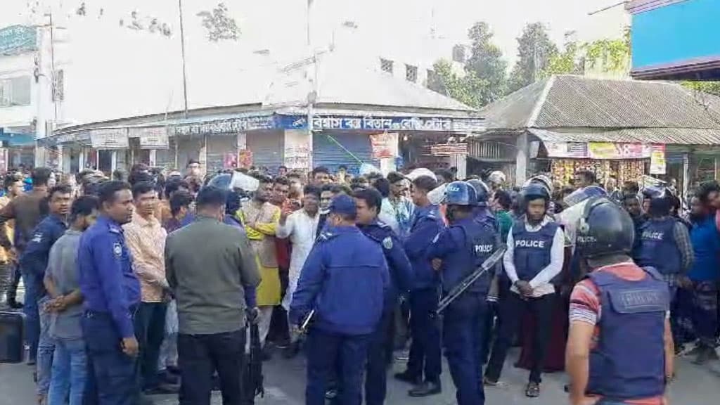 পাবনায় স্বতন্ত্র প্রার্থী সাইয়িদের প্রচারণায় বাধা ও অবরুদ্ধের অভিযোগ