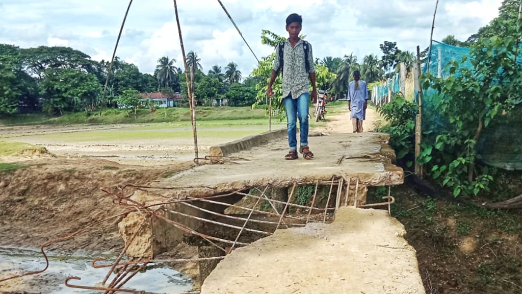 ‘আমাদের ভোগান্তি কেউ দেখে না’