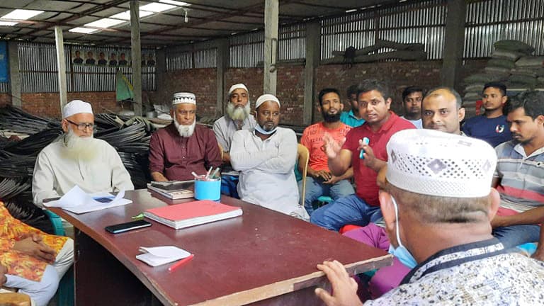 চোরের জ্বালায় অতিষ্ঠ, উপায় খুঁজতে আলোচনায় এলাকাবাসী