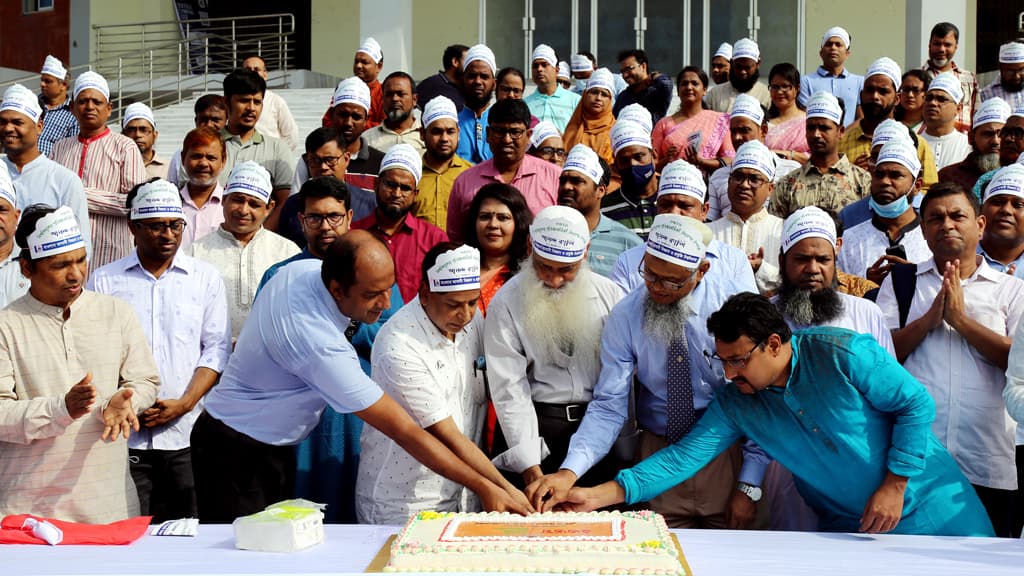 প্রতিষ্ঠাবার্ষিকী অনুষ্ঠানে শিক্ষার্থীরাই নেই