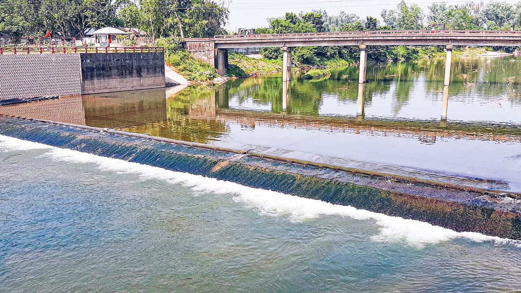 অকেজো রাবার ড্যামে ফিকে কৃষকের হাসি