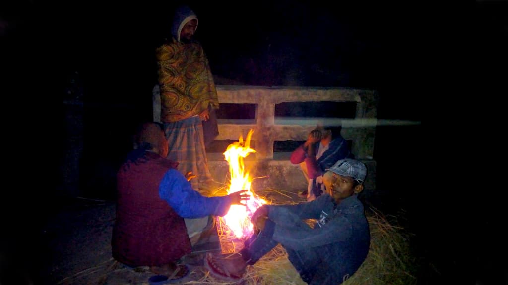 কনকনে শীতে ভোগান্তি