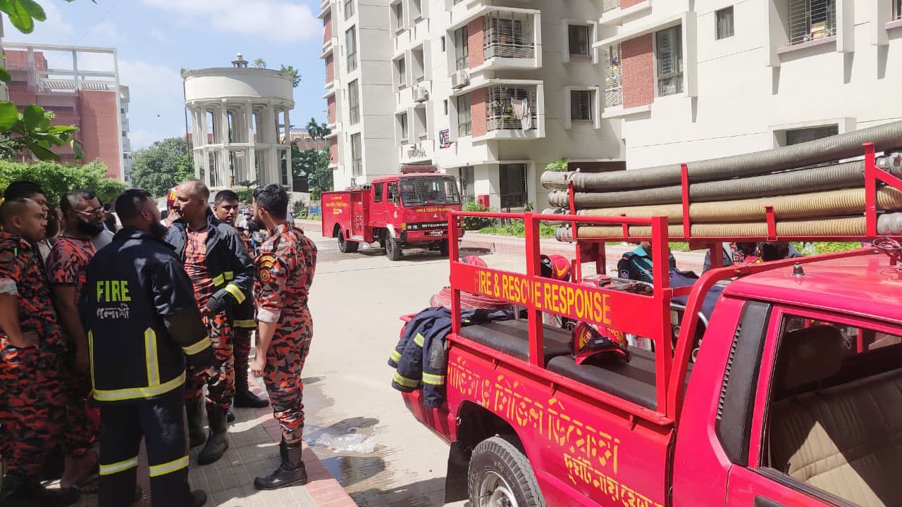 দেড় সপ্তাহের ব্যবধানে আজিমপুর কলোনিতে আবার অগ্নিকাণ্ড