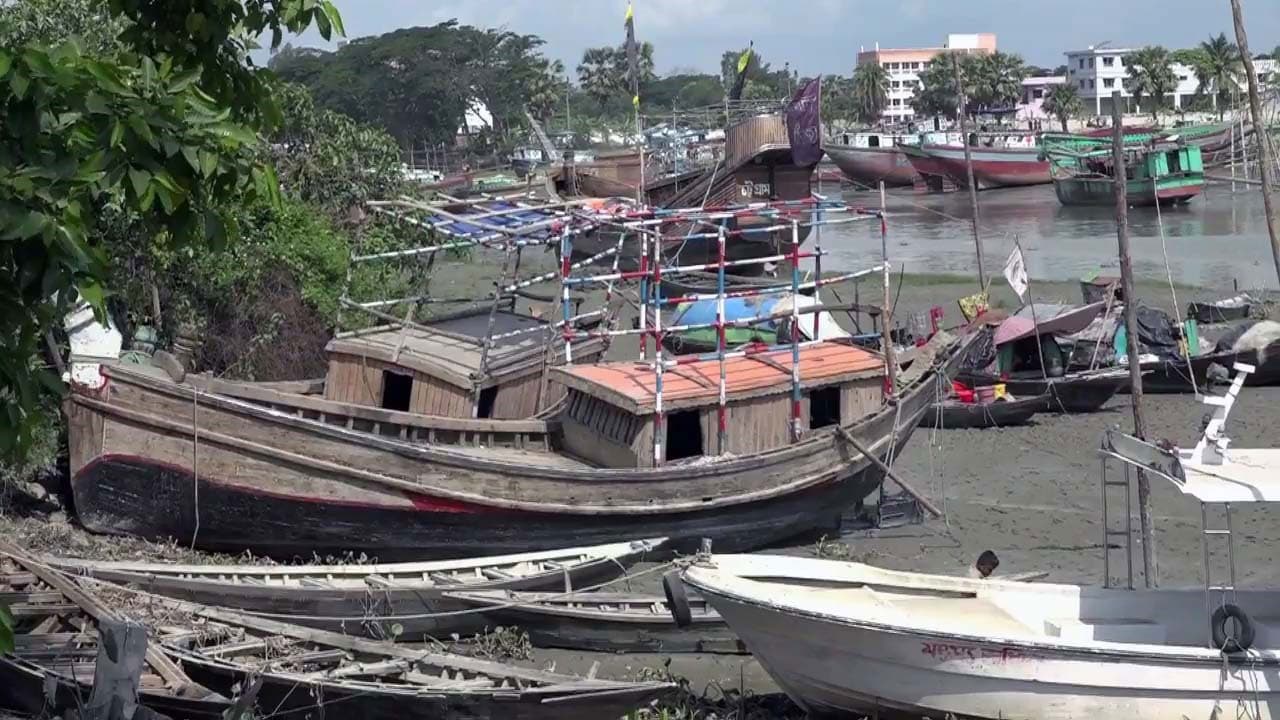 ভরা মৌসুমে ইলিশের খরা