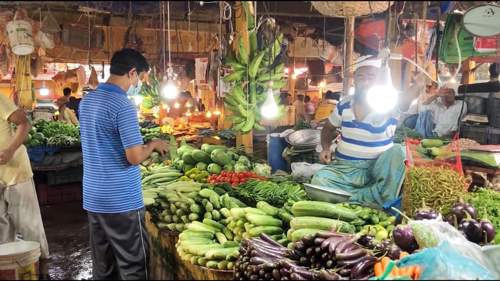 সরবরাহ থাকলেও ইলিশের দাম ঊর্ধ্বমুখী, অপরিবর্তিত সবজি বাজার