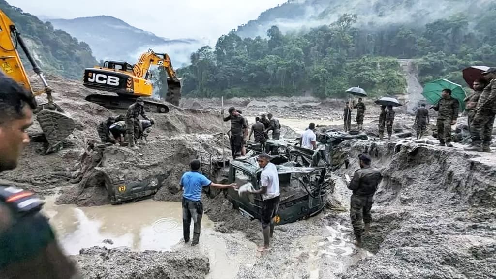 সিকিমে ১০২ জনকে উদ্ধারে সময়ের সঙ্গে পাল্লা