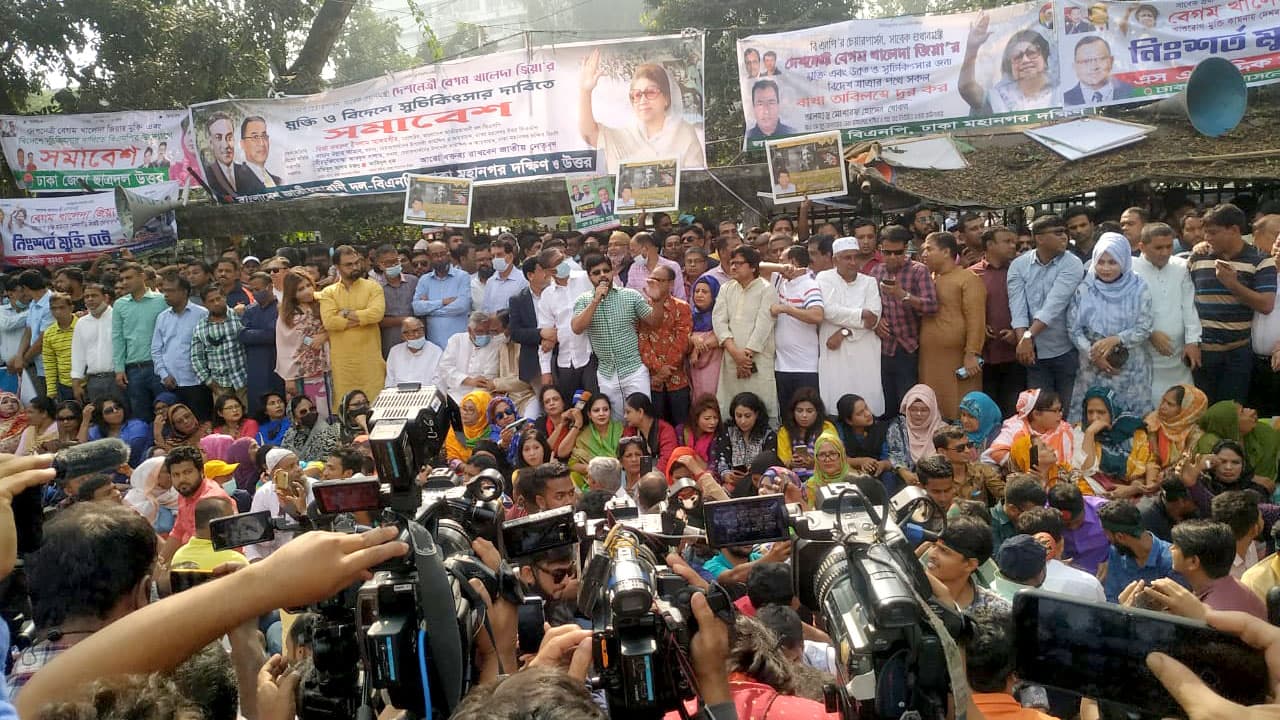 আপনারা কাঁথা-বালিশ নিয়ে রাস্তায় নামুন: ইশরাক হোসেন