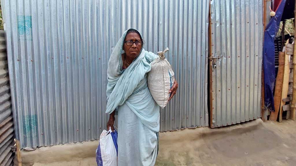 ৫৩ বছর ধরে ভিক্ষায় চলে পঞ্চমী দাসের সংসার