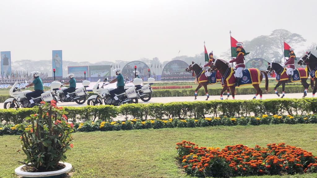 সারদায় পুলিশের কুচকাওয়াজে প্রধানমন্ত্রী