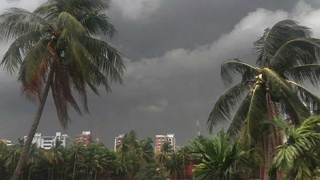 বুধ ও বৃহস্পতিবার ঝোড়ো হাওয়া ও শিলাবৃষ্টি হতে পারে