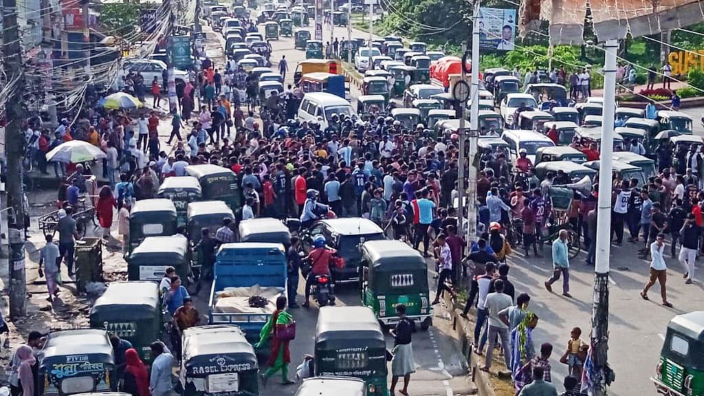 কোটা সংস্কার আন্দোলন: শাবিপ্রবি শিক্ষার্থীদের সিলেট-সুনামগঞ্জ সড়ক অবরোধ