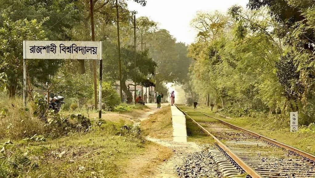 কয়েক শ শিক্ষার্থীর স্বপ্ন বাঁচাতে ৭০ কিলোমিটার গতির ট্রেন চলল ৮৫তে 