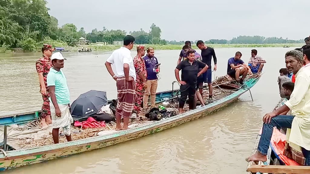 ঘিওরে ট্রলার-বাল্কহেড সংঘর্ষে নিখোঁজ ২ জনের লাশ উদ্ধার