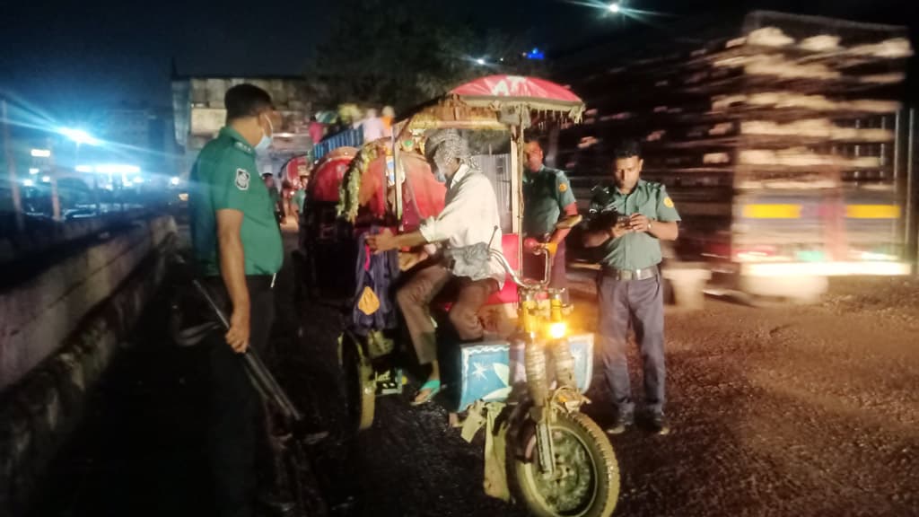 ছিনতাইকারীদের সঙ্গে ধস্তাধস্তি করে গেল প্রাণ, দুই থানার ঠেলাঠেলি 