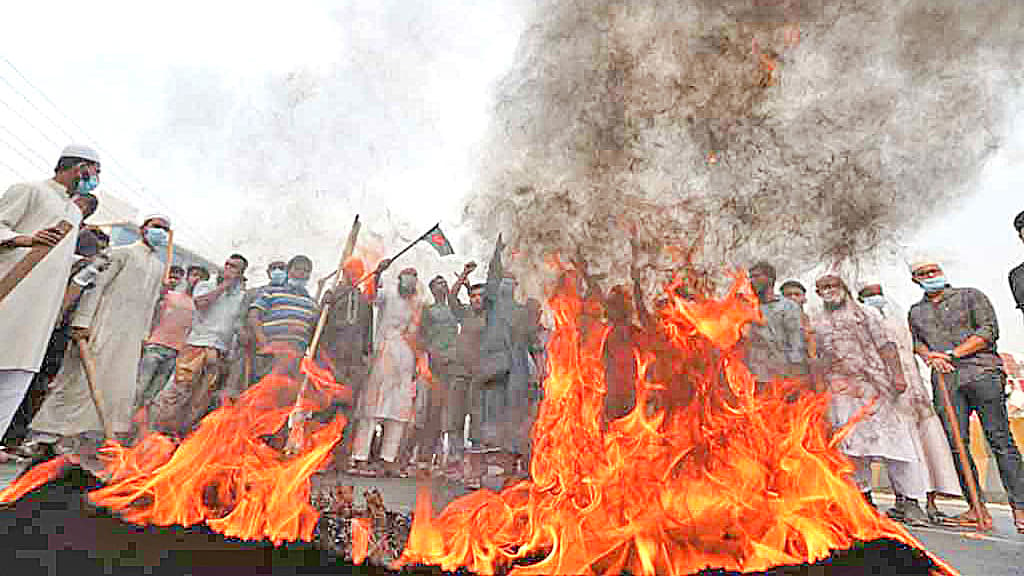 ফণা নামিয়েছে উদ্ধত হেফাজত