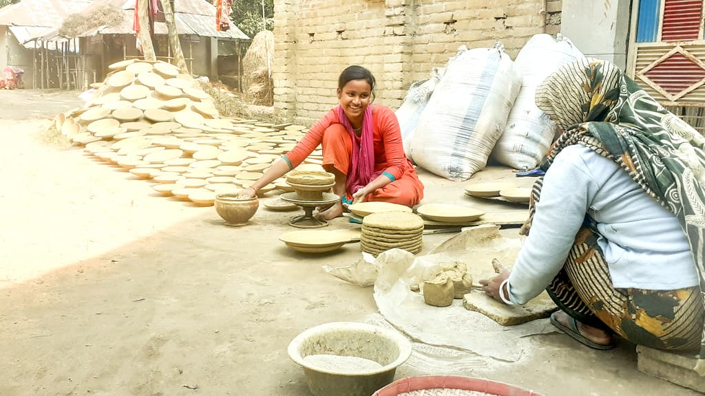 ‘পেলাস্টিক হামার ব্যবসা খাচে’