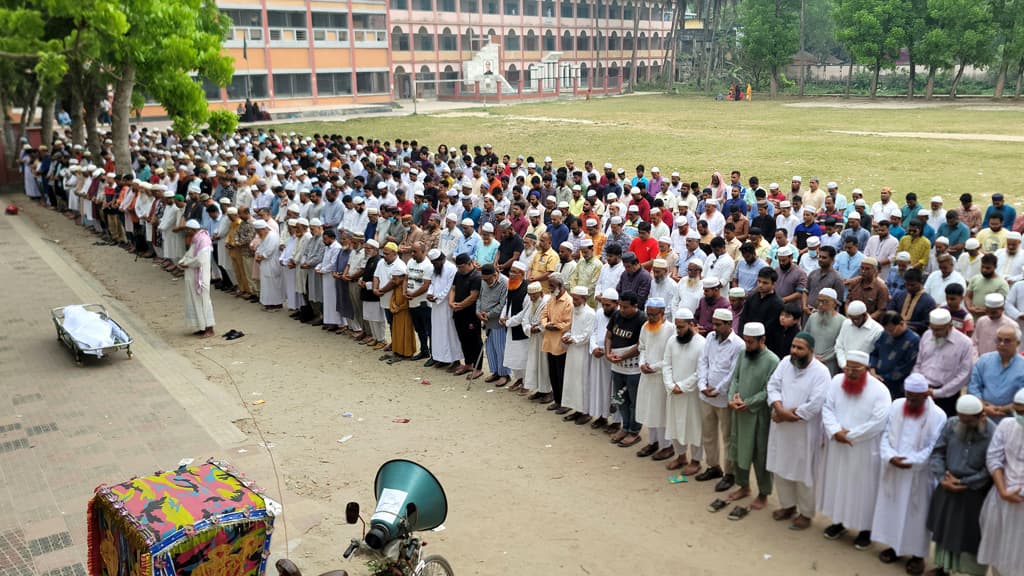 বাবা-মায়ের কবরের পাশে চিরনিদ্রায় শায়িত হলেন শিল্পী খালিদ