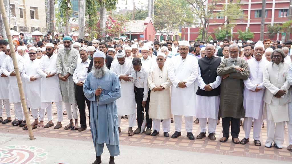 রাজশাহী কলেজে গোলাম আরিফ টিপুর মরদেহে অন্তিম শ্রদ্ধা