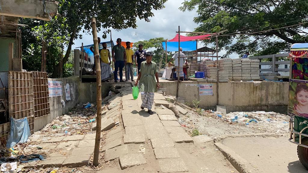 সেতু নির্মাণের বছর পার  হয়নি সংযোগ সড়ক