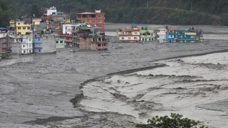 নেপালে বন্যা ও ভূমিধসে কমপক্ষে ৭৭ জনের প্রাণহানি