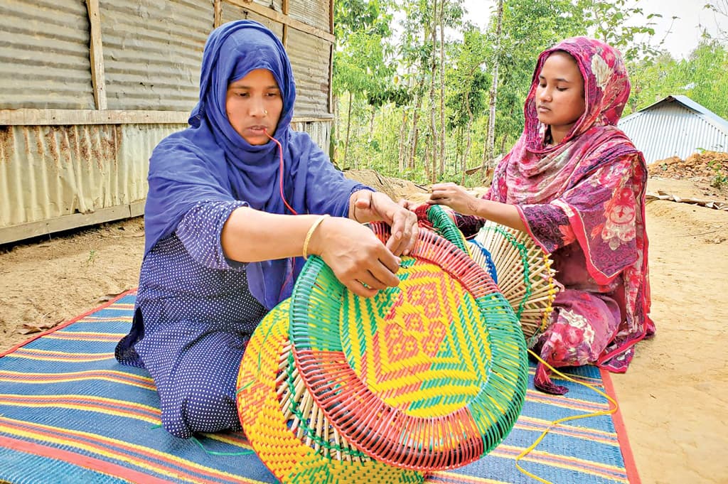 ছোট সহায়তায় বড় বদল ‘মোড়া গ্রামে’র নারীদের