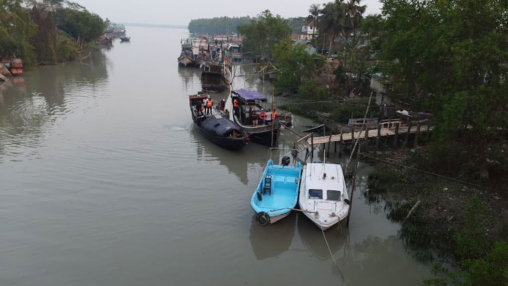 ‘চাউল-ডাইল চাই না, ভারতীয়গো ঠ্যাকান’