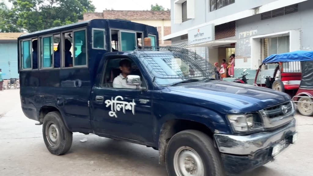 পাবনায় মাদকবিরোধী অভিযানে হামলা, পুলিশসহ আহত ৬ 